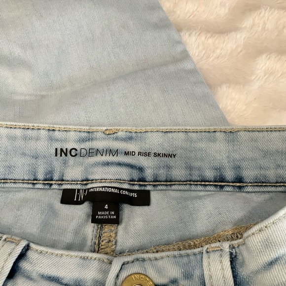 I.n.c. International Concepts Women's Skinny Light Wash Distressed Jean Size 4 - Picture 3 of 11